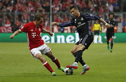 Ronaldo tỏa sáng đúng lúc cho Real. Ảnh: Reuters