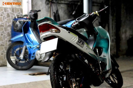 Hiện nay ở Malaysia, một chiếc Yamaha 125ZR có giá 7.700 Ringgit (tương đương 41,639 triệu đồng). Tại Hà Nội, một số cửa hàng nhập khẩu xe hiện đang bày bán mẫu xe này "thét giá" lên đến 200 triệu đồng. Chỉ với một số món phụ tùng và dàn tem đấu mới, một biker Việt đã tăng thêm sự hấp dẫn cho xế nổ 2 kỳ Yamaha Z125.