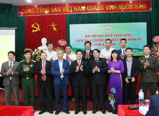 Ban Chấp hành Liên đoàn Quần vợt Việt Nam khóa VI ra mắt. Ảnh: Q.LƯỢNG