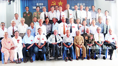 Các thành viên trong Ban liên lạc chiến sĩ Điện Biên tại Khánh Hòa