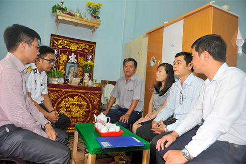Đoàn công tác đến thăm hỏi và chia sẻ mất mát với gia đình bà Nguyễn Thị Cẩm Tú – Nhân viên Cảng Hàng không quốc tế Cam Ranh.