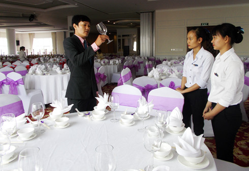 Hướng dẫn nghiệp vụ cho sinh viên thực tập tại Khách sạn Nha Trang Palace