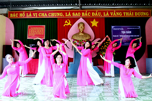 Văn nghệ chào mừng kỷ niệm 127 năm ngày sinh Chủ tịch Hồ Chí Minh