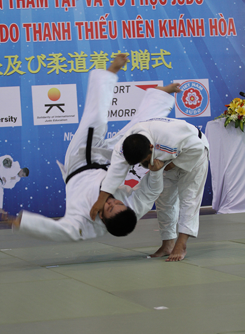 Các võ sinh Judo biểu diễn tại buổi lễ