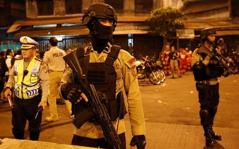 Hiện trường vụ đánh bom tại Jakarta, Indonesia. Ảnh: AP