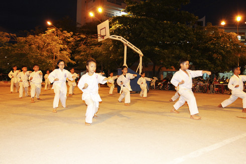 Học võ karatedo tại Nhà Thiếu nhi tỉnh