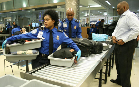 Kiểm tra an ninh tại một sân bay ở Mỹ. (Ảnh minh họa: The Verge)