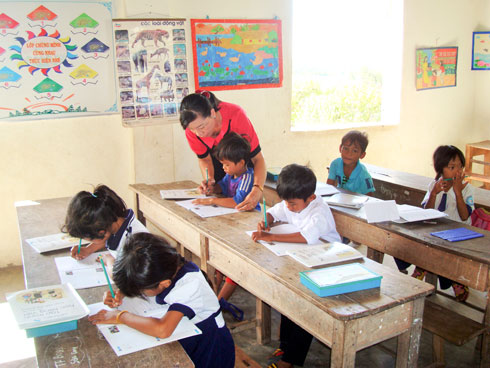 Dạy tăng cường tiếng Việt cho học sinh người dân tộc thiểu số thị xã Ninh Hòa.  