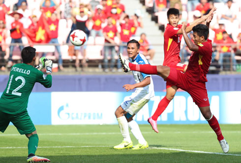 Đội tuyển quốc gia Việt Nam vẫn thiếu một mẫu tiền đạo “sát thủ vòng cấm địa”.