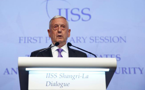 Bộ trưởng Quốc phòng Mỹ James Mattis phát biểu tại Đối thoại Shangri-La 2017. (Ảnh: Reuters)