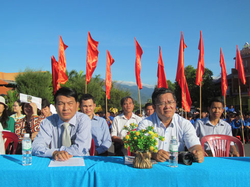 Lãnh đạo huyện, Sở Tài nguyên Môi trường tham dự miting