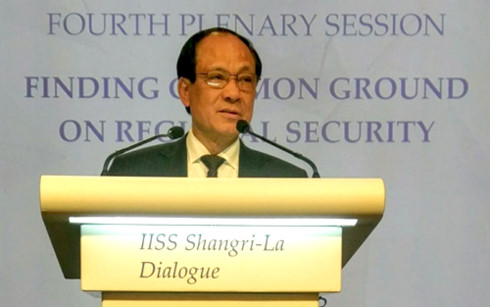 Tổng thư ký ASEAN Lê Lương Minh  phát biểu tại Đối thoại Shangri-La lần thứ 16 diễn ra ở Singapore. Ảnh: Vũ Mạnh/Zing News.
