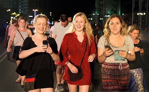 Foreign tourists in farewell night of Sea Festival.