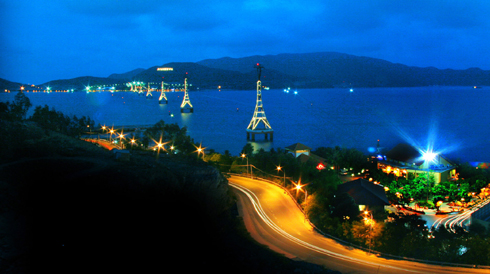 Tuyến cáp treo nối Tp biển Nha Trang với đảo Hòn Tre.