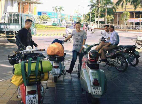Members of Vintage Vespa Club in Hai Phong are going to depart for Nha Trang.