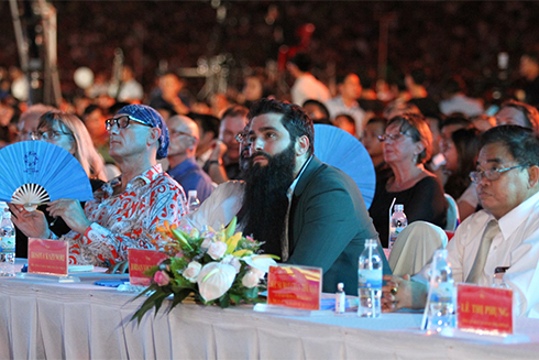 Director and screenwriter Jordan Vogt-Roberts (in suit), Tourism Ambassador of Vietnam, is present at opening ceremony of Nha Trang – Khanh Hoa Sea Festival 2017.