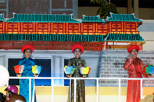 Nét duyên Huế trong lễ hội đường phố.