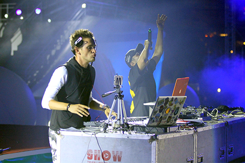 EDM night opens with performances of foreign DJs.