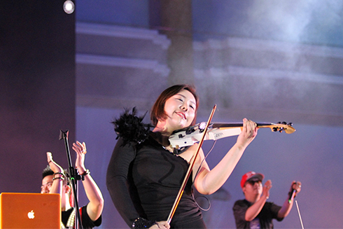 … and electric violin makes the atmosphere more interesting.