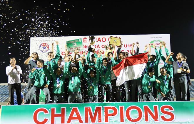 U15 Indonesia giành ngôi vô địch sau chiến thắng hủy diệt U15 Đài Bắc Trung Hoa.