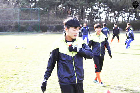 Xuân Trường trong một buổi tập ở đội bóng Gangwon FC