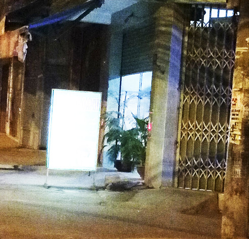 Vào ban đêm, dọc tuyến đường Lê Hồng Phong  có rất nhiều quán cắt tóc trá hình mại dâm