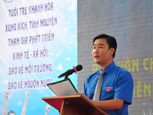 Nguyen Van Nhuan, Secretary of Khanh Hoa Provincial Youth Union, Chairman of Vietnam Youth Union in Khanh Hoa, speaking at launching ceremony. 