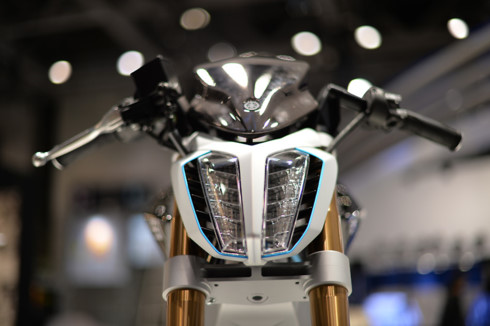Yamaha trước đây đã giới thiệu hai chiếc xe điện thử nghiệm, PES1 và PED1 tại Triển lãm ô tô Tokyo 2013.