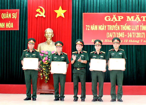 Các tập thể thuộc Lực lượng vũ trang tỉnh được nhận bằng khen của Bộ Quốc phòng trong dịp kỷ niệm 72 năm ngày truyền thống