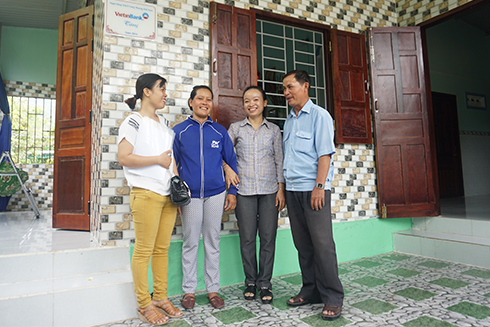 Nghiệm thu căn nhà của gia đình bà Nguyễn Thị Ngọc Huệ (Cam Phúc Nam, Cam Ranh).