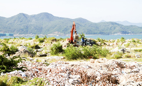 Dự án Nha Trang Sao đào đất lên rồi bỏ cho cỏ mọc