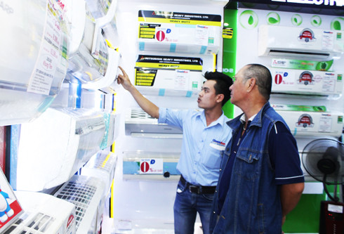 Hoạt động kinh doanh tại một siêu thị điện máy ở TP. Nha Trang