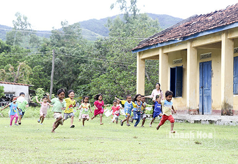 zzGiờ chơi của các bé ở Trường Mẫu giáo Ninh Tân - điểm trường Suối Sâu
