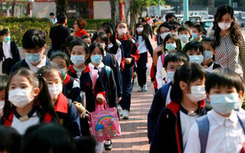 Người dân Hong Kong phòng chống cúm. Ảnh: NBC.