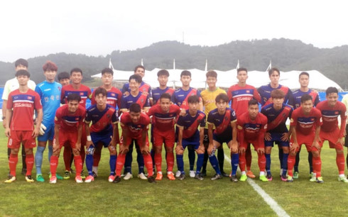 U22 Việt Nam (áo đỏ) đấu giao hữu với Busan FC (áo xanh) và giành chiến thắng 6-1. (Ảnh: VFF)