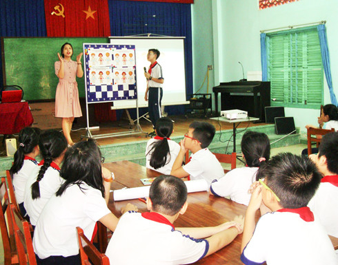 Lớp tập huấn kỹ năng phòng, chống xâm hại tình dục ở trẻ em do Báo Nhi Đồng cùng Vụ Công tác học sinh, sinh viên tổ chức tại Trường Tiểu học Lộc Thọ (TP. Nha Trang)