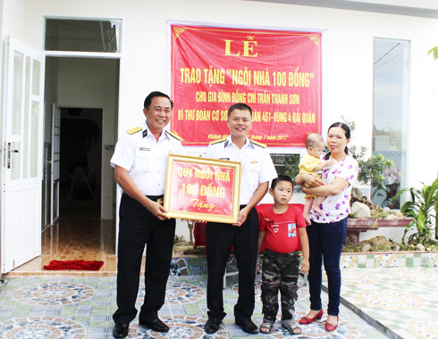 Lãnh đạo Vùng 4 Hải quân tặng nhà cho gia đình anh Trần Thanh Sơn
