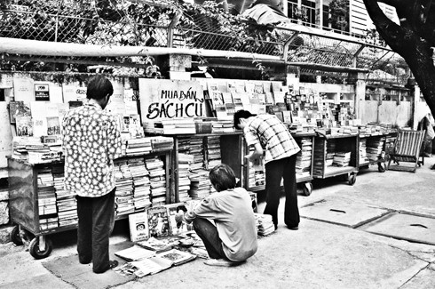 Cảnh bán sách cũ những năm trước đây ở Nha Trang