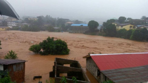 Lũ lụt ở Sierra Leone. Ảnh: AP.