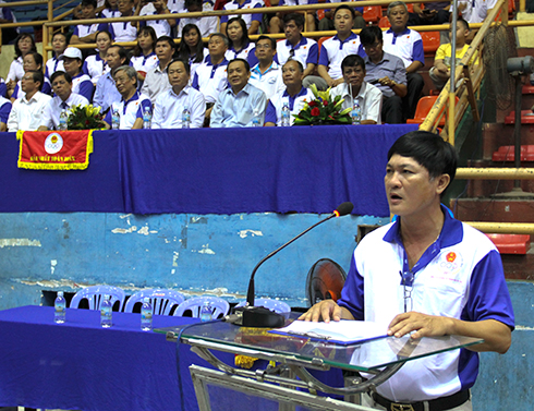 Ông Phan Gia Ngọc, Trưởng Ban tổ chức hội thao phát biểu khai mạc