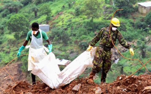 Công tác khắc phục hậu quả trận lở bùn đất kinh hoàng ở Sierra Leone vẫn đang tích cực được triển khai. Ảnh: AFP.