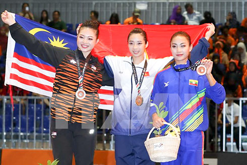 Thúy Vy (giữa) lại giành huy chương vàng cho thể thao Việt Nam
