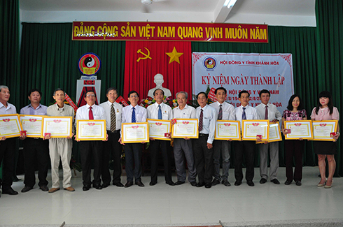 Các cá nhân nhận kỷ niệm chương của Hội Đông y Việt Nam 