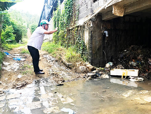 Nước thải của Công ty Thịnh Phát - NT xả trực tiếp ra con suối