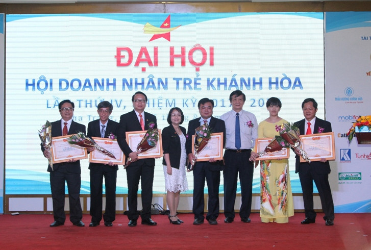 VCCI Việt Nam tặng bằng khen cho các tập thể