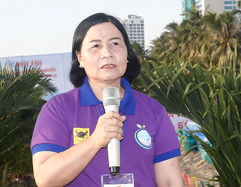 Bà Nguyễn Hồng Lý, Phó Chủ tịch Hội Nông dân Việt Nam, Trưởng Ban tổ chức Hội thi phát biểu.