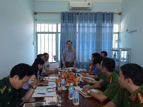 Đoàn giám sát làm việc tại Công an huyện Diên Khánh. Ảnh: Đức Nguyễn