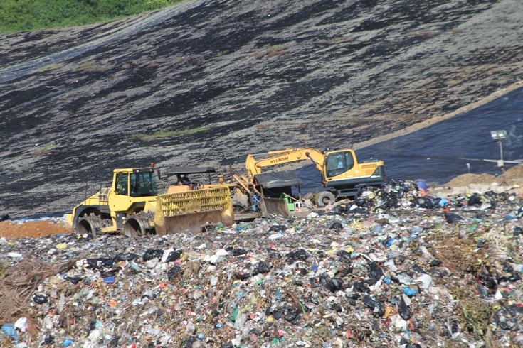 Mỗi ngày có 450 tấn rác thải đổ về bãi rác Lương Hòa