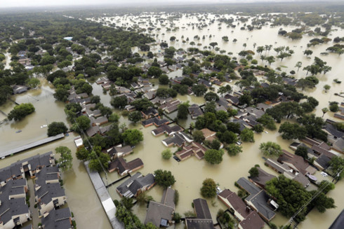 Cảnh ngập lụt do bão Harvey ở Mỹ. Ảnh: wpxi.