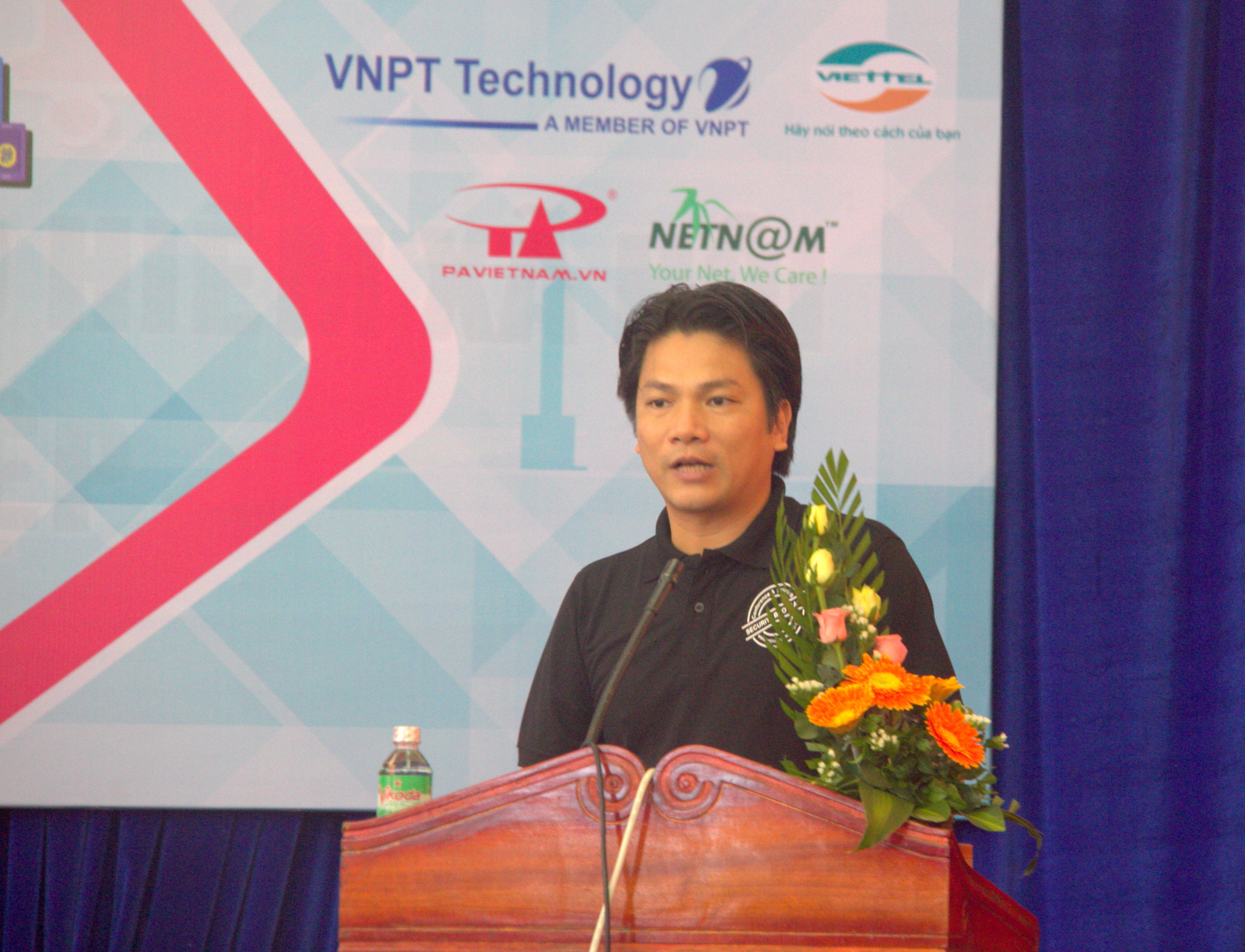 Ông Vũ Thế Bình -  Phó Chủ tịch Hiệp hội Internet Việt Nam phát biểu khai mạc thội thảo
